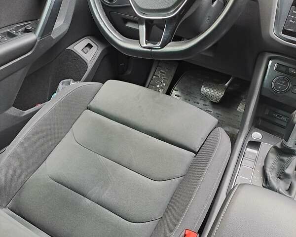 Сірий Фольксваген Тігуан, об'ємом двигуна 2 л та пробігом 77 тис. км за 30900 $, фото 8 на Automoto.ua