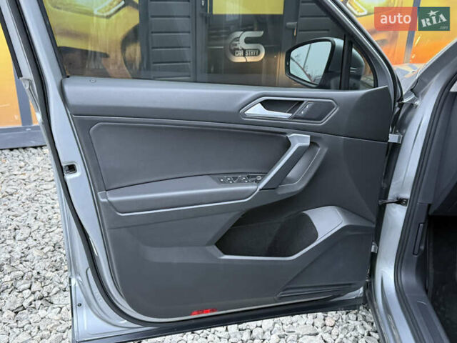 Сірий Фольксваген Тігуан, об'ємом двигуна 2 л та пробігом 62 тис. км за 21500 $, фото 46 на Automoto.ua