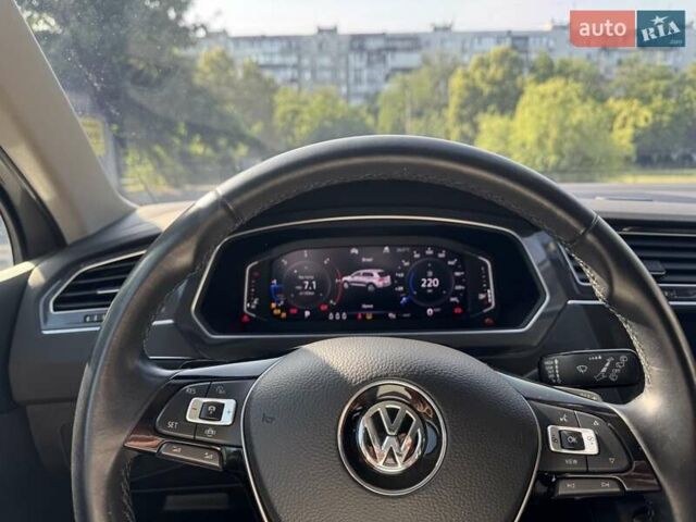 Серый Фольксваген Тигуан, объемом двигателя 1.97 л и пробегом 111 тыс. км за 32000 $, фото 11 на Automoto.ua