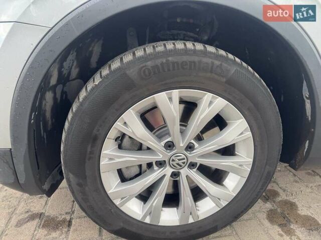 Сірий Фольксваген Тігуан, об'ємом двигуна 1.98 л та пробігом 171 тис. км за 20500 $, фото 29 на Automoto.ua