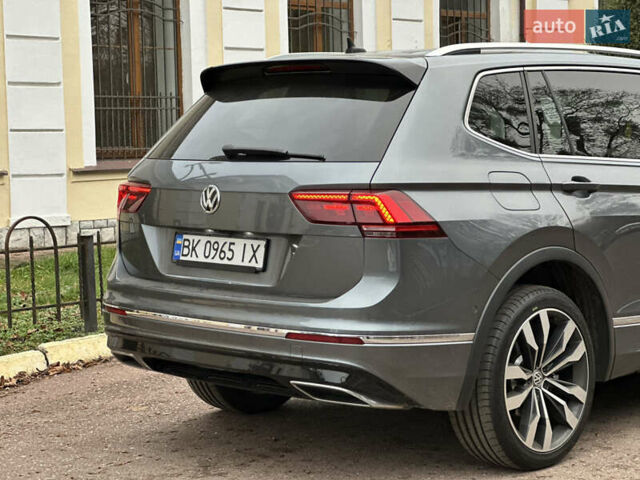 Серый Фольксваген Тигуан, объемом двигателя 1.97 л и пробегом 230 тыс. км за 27100 $, фото 9 на Automoto.ua