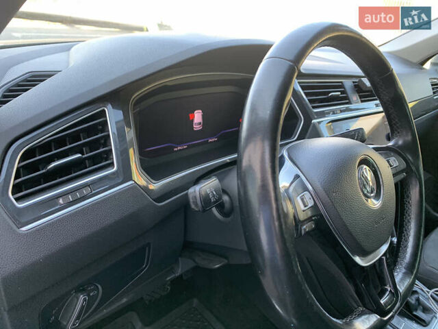Серый Фольксваген Тигуан, объемом двигателя 1.98 л и пробегом 295 тыс. км за 19500 $, фото 13 на Automoto.ua
