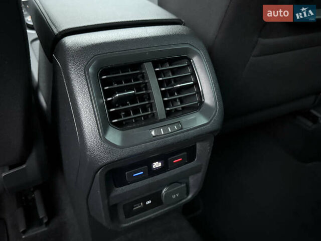 Серый Фольксваген Тигуан, объемом двигателя 2 л и пробегом 143 тыс. км за 29500 $, фото 37 на Automoto.ua