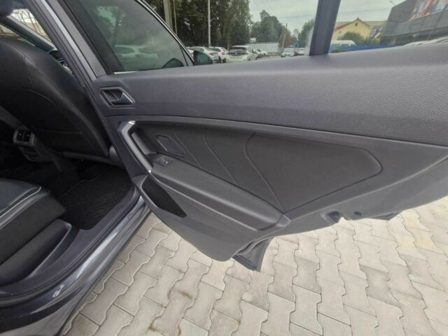 Серый Фольксваген Тигуан, объемом двигателя 2 л и пробегом 214 тыс. км за 21800 $, фото 13 на Automoto.ua