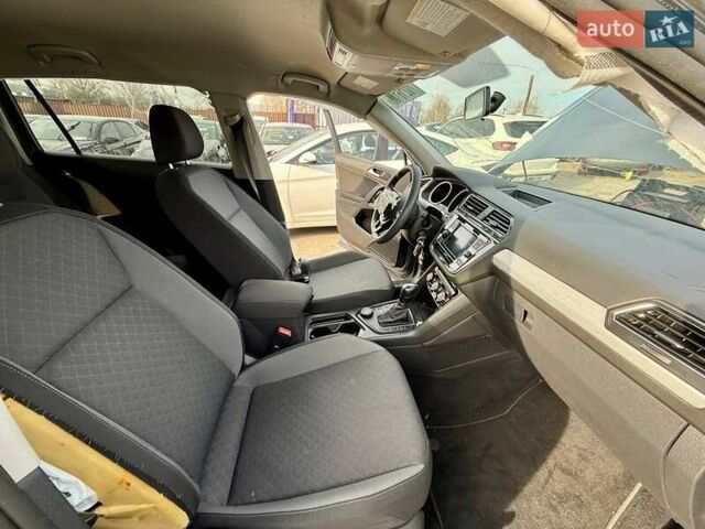 Серый Фольксваген Тигуан, объемом двигателя 2 л и пробегом 91 тыс. км за 11300 $, фото 31 на Automoto.ua