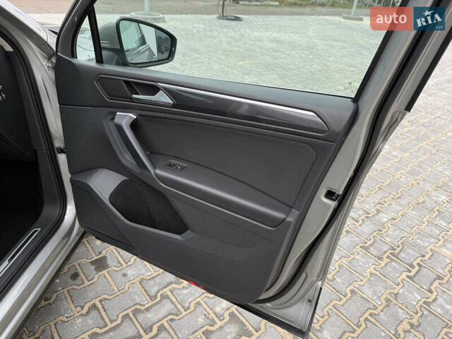 Серый Фольксваген Тигуан, объемом двигателя 2 л и пробегом 87 тыс. км за 23900 $, фото 87 на Automoto.ua