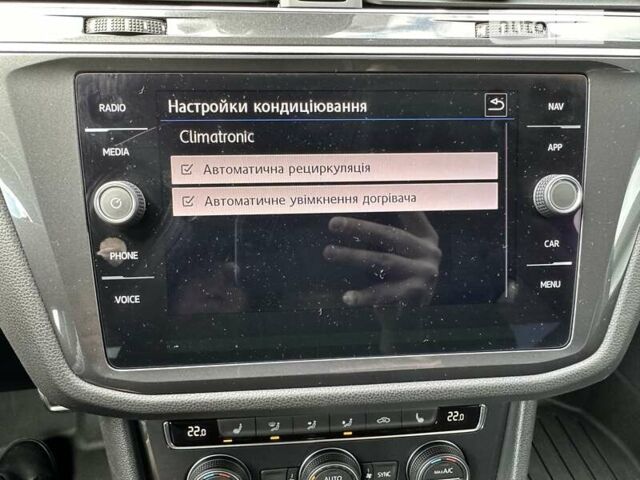 Сірий Фольксваген Тігуан, об'ємом двигуна 1.97 л та пробігом 154 тис. км за 33900 $, фото 44 на Automoto.ua