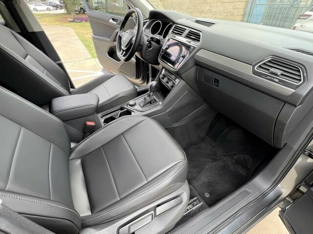 Серый Фольксваген Тигуан, объемом двигателя 2 л и пробегом 38 тыс. км за 10400 $, фото 10 на Automoto.ua