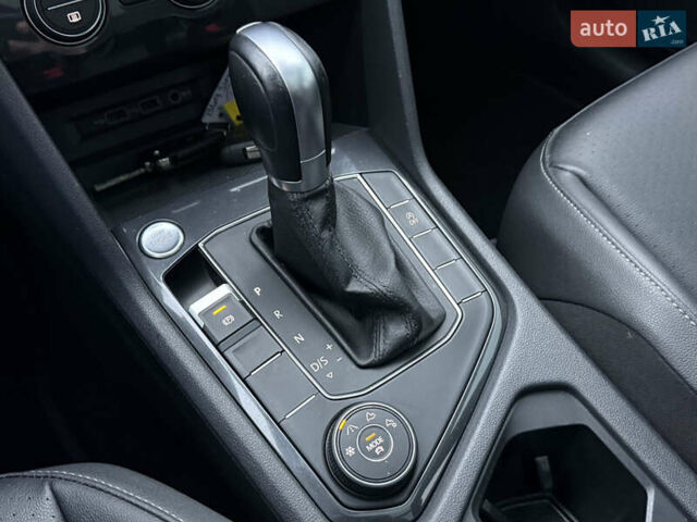 Сірий Фольксваген Тігуан, об'ємом двигуна 2 л та пробігом 62 тис. км за 21500 $, фото 54 на Automoto.ua