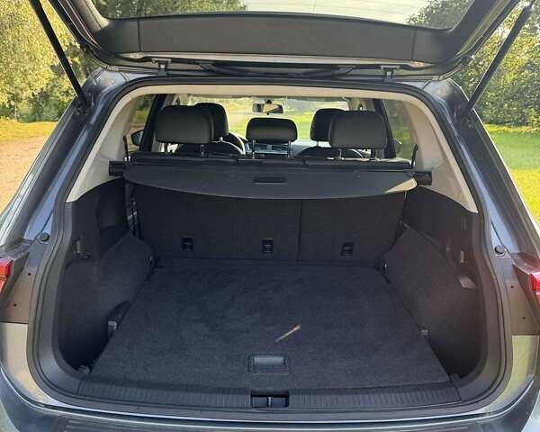 Серый Фольксваген Тигуан, объемом двигателя 1.98 л и пробегом 136 тыс. км за 17250 $, фото 5 на Automoto.ua