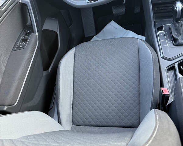 Серый Фольксваген Тигуан, объемом двигателя 2 л и пробегом 121 тыс. км за 16300 $, фото 19 на Automoto.ua