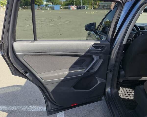 Серый Фольксваген Тигуан, объемом двигателя 1.98 л и пробегом 92 тыс. км за 17500 $, фото 22 на Automoto.ua