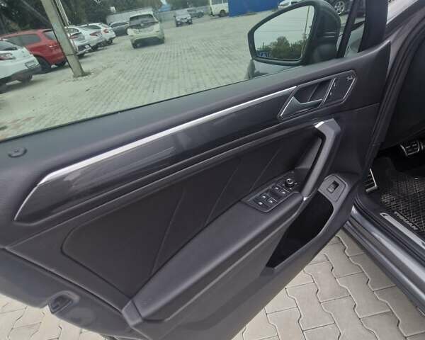 Серый Фольксваген Тигуан, объемом двигателя 2 л и пробегом 213 тыс. км за 21800 $, фото 39 на Automoto.ua