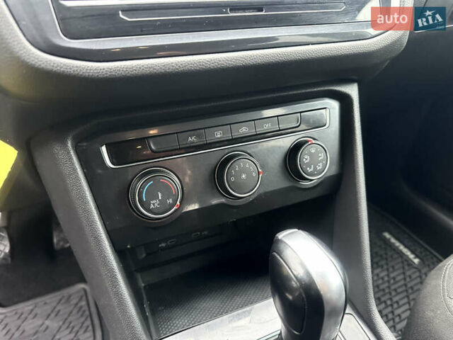 Серый Фольксваген Тигуан, объемом двигателя 2 л и пробегом 208 тыс. км за 12999 $, фото 9 на Automoto.ua