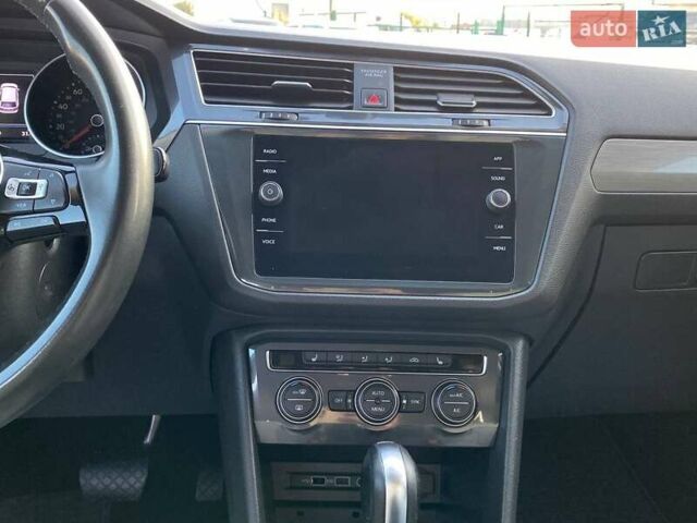 Сірий Фольксваген Тігуан, об'ємом двигуна 1.98 л та пробігом 154 тис. км за 18500 $, фото 22 на Automoto.ua