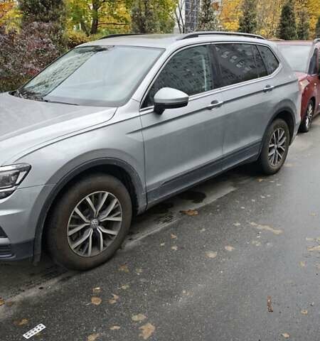 Серый Фольксваген Тигуан, объемом двигателя 1.98 л и пробегом 99 тыс. км за 20800 $, фото 4 на Automoto.ua