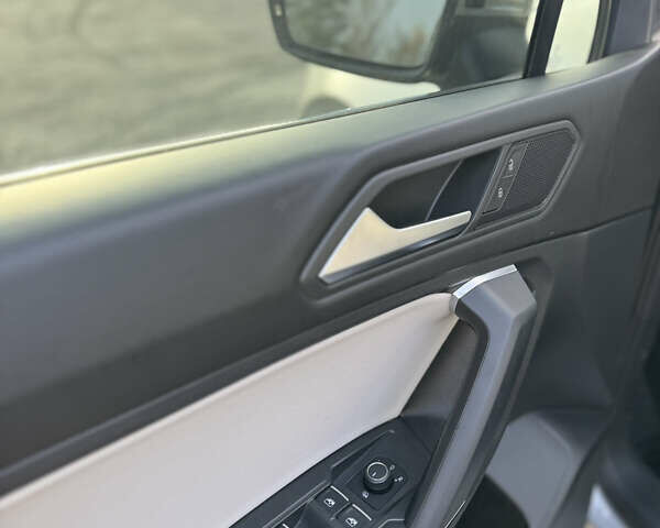 Серый Фольксваген Тигуан, объемом двигателя 1.98 л и пробегом 110 тыс. км за 17900 $, фото 52 на Automoto.ua