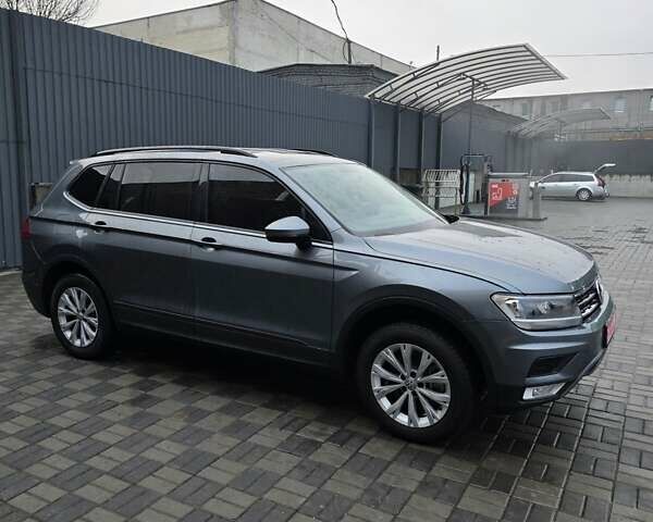 Серый Фольксваген Тигуан, объемом двигателя 2 л и пробегом 186 тыс. км за 14849 $, фото 6 на Automoto.ua