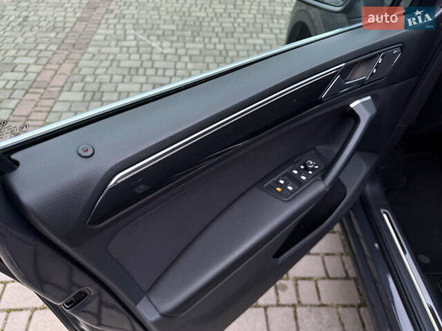 Серый Фольксваген Тигуан, объемом двигателя 2 л и пробегом 143 тыс. км за 29500 $, фото 63 на Automoto.ua