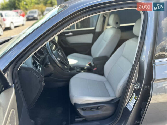 Сірий Фольксваген Тігуан, об'ємом двигуна 2 л та пробігом 122 тис. км за 17488 $, фото 13 на Automoto.ua
