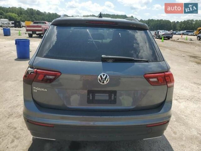 Серый Фольксваген Тигуан, объемом двигателя 2 л и пробегом 104 тыс. км за 4200 $, фото 5 на Automoto.ua