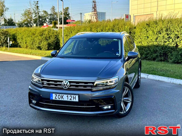 Серый Фольксваген Тигуан, объемом двигателя 2 л и пробегом 237 тыс. км за 28950 $, фото 1 на Automoto.ua