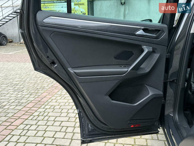 Серый Фольксваген Тигуан, объемом двигателя 2 л и пробегом 143 тыс. км за 29500 $, фото 68 на Automoto.ua