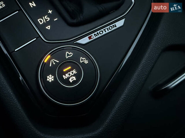 Серый Фольксваген Тигуан, объемом двигателя 2 л и пробегом 143 тыс. км за 29500 $, фото 58 на Automoto.ua