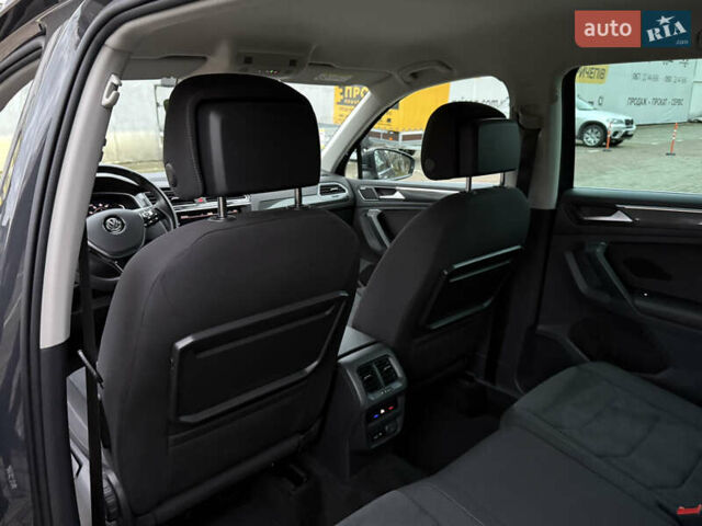 Серый Фольксваген Тигуан, объемом двигателя 2 л и пробегом 143 тыс. км за 29500 $, фото 36 на Automoto.ua