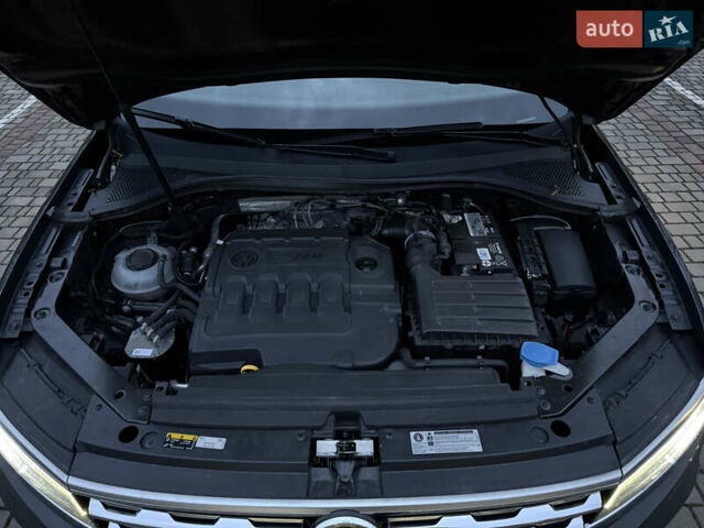 Серый Фольксваген Тигуан, объемом двигателя 2 л и пробегом 143 тыс. км за 29500 $, фото 71 на Automoto.ua