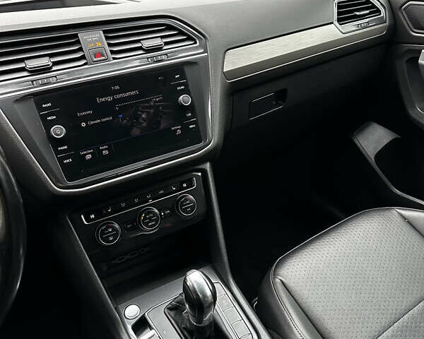 Сірий Фольксваген Тігуан, об'ємом двигуна 2 л та пробігом 195 тис. км за 16200 $, фото 20 на Automoto.ua