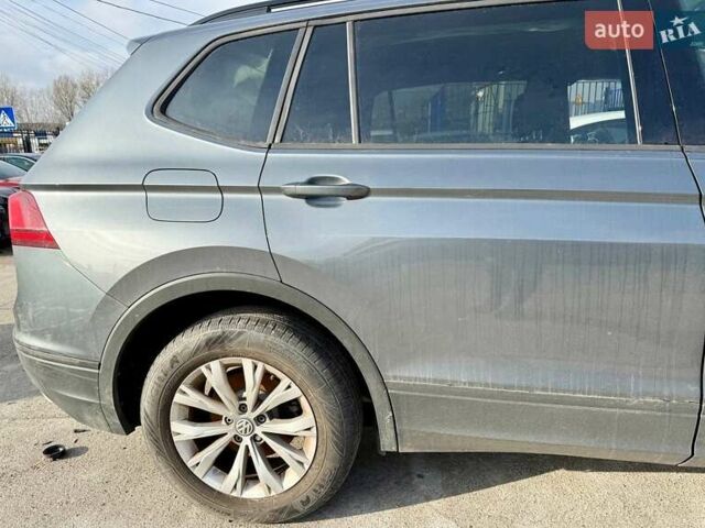 Серый Фольксваген Тигуан, объемом двигателя 2 л и пробегом 91 тыс. км за 11300 $, фото 10 на Automoto.ua