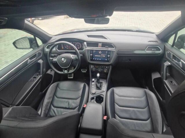 Серый Фольксваген Тигуан, объемом двигателя 2 л и пробегом 214 тыс. км за 21800 $, фото 2 на Automoto.ua