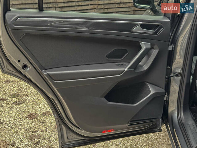 Сірий Фольксваген Тігуан, об'ємом двигуна 1.98 л та пробігом 230 тис. км за 27700 $, фото 100 на Automoto.ua