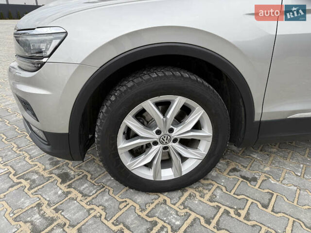 Серый Фольксваген Тигуан, объемом двигателя 2 л и пробегом 87 тыс. км за 23900 $, фото 41 на Automoto.ua