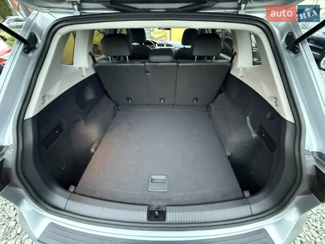 Сірий Фольксваген Тігуан, об'ємом двигуна 2 л та пробігом 62 тис. км за 21500 $, фото 41 на Automoto.ua