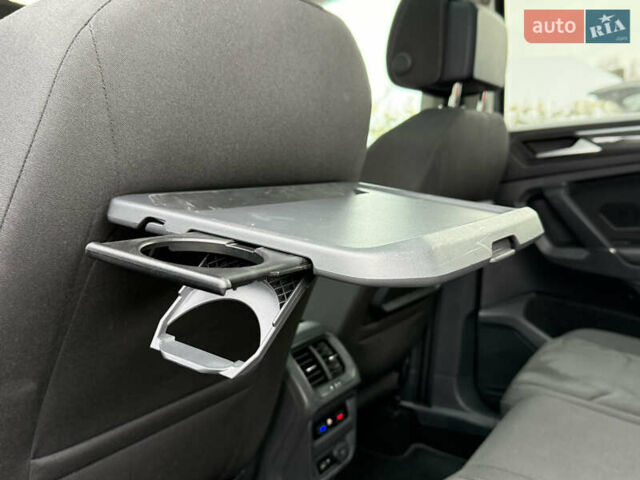 Серый Фольксваген Тигуан, объемом двигателя 2 л и пробегом 241 тыс. км за 26999 $, фото 74 на Automoto.ua