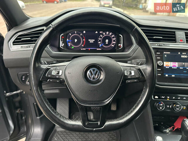 Серый Фольксваген Тигуан, объемом двигателя 1.97 л и пробегом 230 тыс. км за 27100 $, фото 32 на Automoto.ua