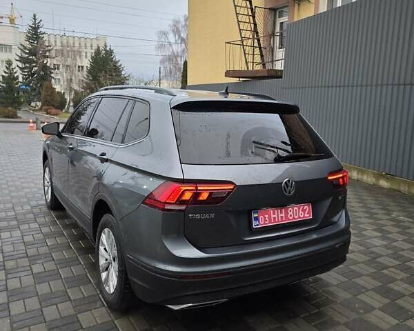 Серый Фольксваген Тигуан, объемом двигателя 2 л и пробегом 186 тыс. км за 14849 $, фото 13 на Automoto.ua