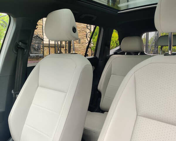 Серый Фольксваген Тигуан, объемом двигателя 2 л и пробегом 298 тыс. км за 17500 $, фото 9 на Automoto.ua