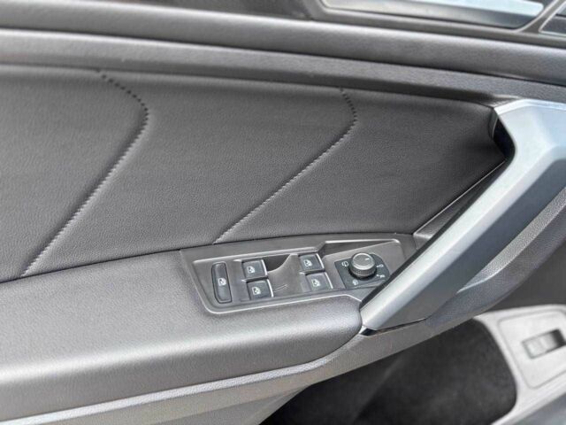 Серый Фольксваген Тигуан, объемом двигателя 2 л и пробегом 100 тыс. км за 24999 $, фото 13 на Automoto.ua