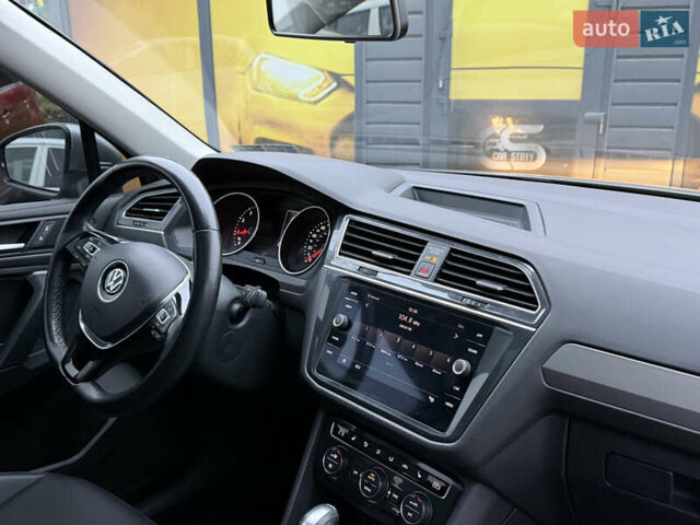 Сірий Фольксваген Тігуан, об'ємом двигуна 2 л та пробігом 62 тис. км за 21500 $, фото 29 на Automoto.ua