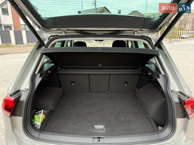 Серый Фольксваген Тигуан, объемом двигателя 2 л и пробегом 87 тыс. км за 23900 $, фото 76 на Automoto.ua