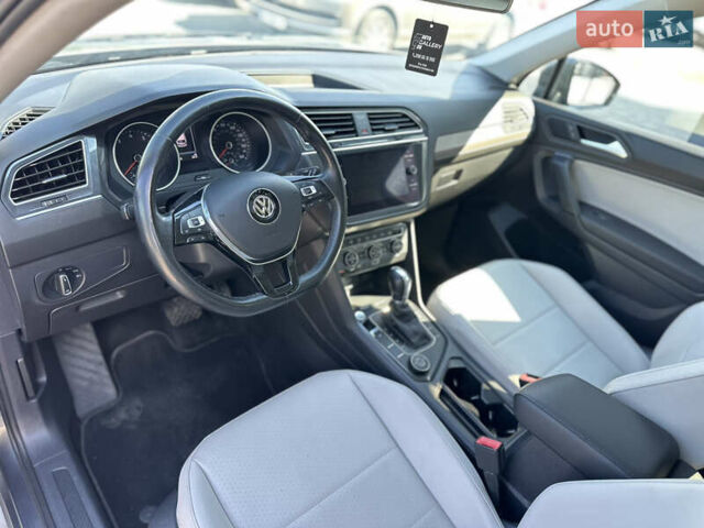 Сірий Фольксваген Тігуан, об'ємом двигуна 2 л та пробігом 122 тис. км за 17488 $, фото 8 на Automoto.ua