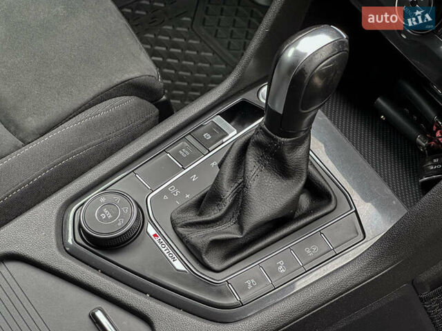 Сірий Фольксваген Тігуан, об'ємом двигуна 1.98 л та пробігом 230 тис. км за 27700 $, фото 137 на Automoto.ua