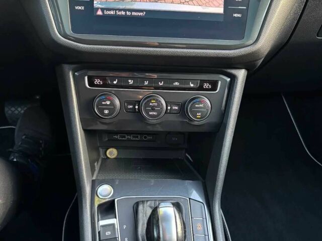 Серый Фольксваген Тигуан, объемом двигателя 2 л и пробегом 96 тыс. км за 10000 $, фото 15 на Automoto.ua