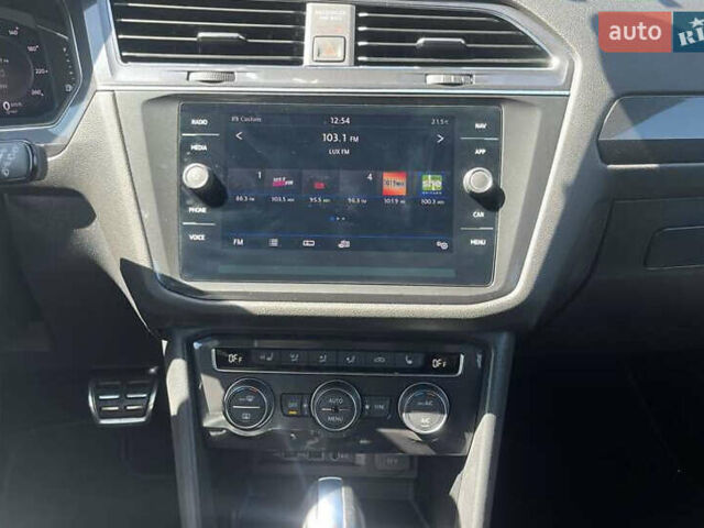 Сірий Фольксваген Тігуан, об'ємом двигуна 1.98 л та пробігом 110 тис. км за 23200 $, фото 30 на Automoto.ua