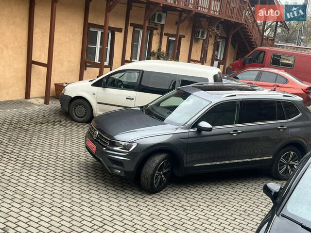 Серый Фольксваген Тигуан, объемом двигателя 2 л и пробегом 135 тыс. км за 18900 $, фото 6 на Automoto.ua