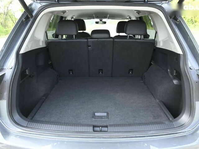 Сірий Фольксваген Тігуан, об'ємом двигуна 2 л та пробігом 63 тис. км за 19950 $, фото 24 на Automoto.ua