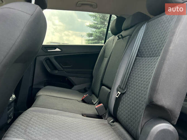 Серый Фольксваген Тигуан, объемом двигателя 2 л и пробегом 53 тыс. км за 19650 $, фото 10 на Automoto.ua